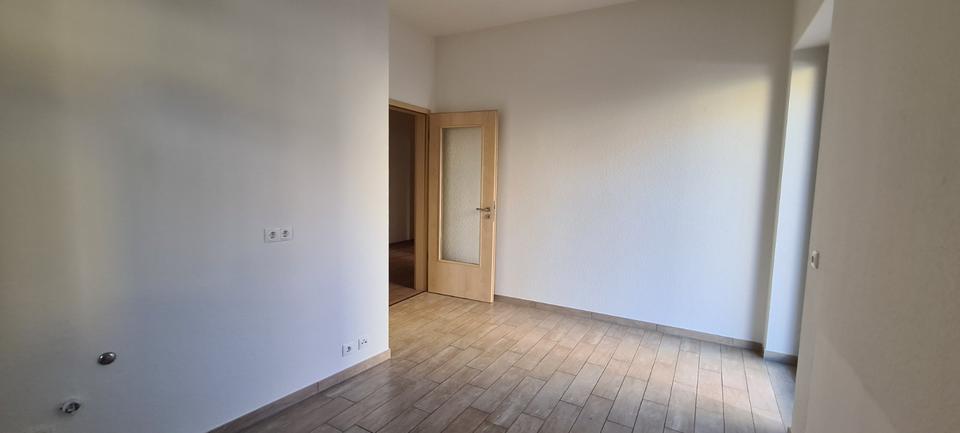Etagenwohnung Reichenbach im Vogtland - 2 Zimmer, 84 m&sup2;, 484&euro; | Angebot:25375140
