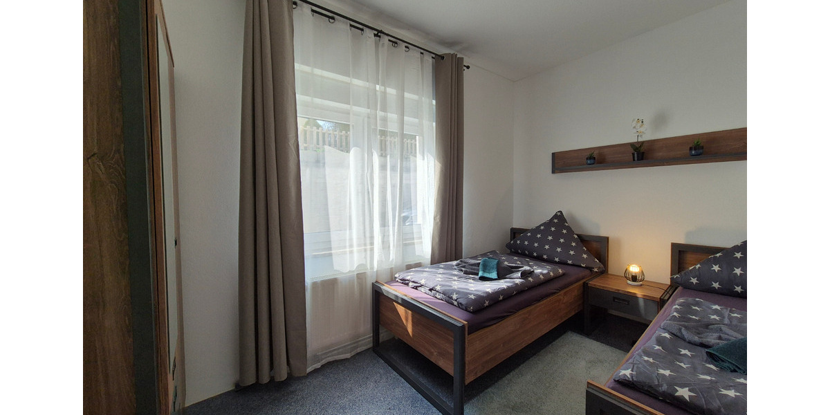 Erdgeschoßwohnung Crimmitschau - 3 Zimmer, 64 m&sup2;, 700&euro; | Angebot:24510395