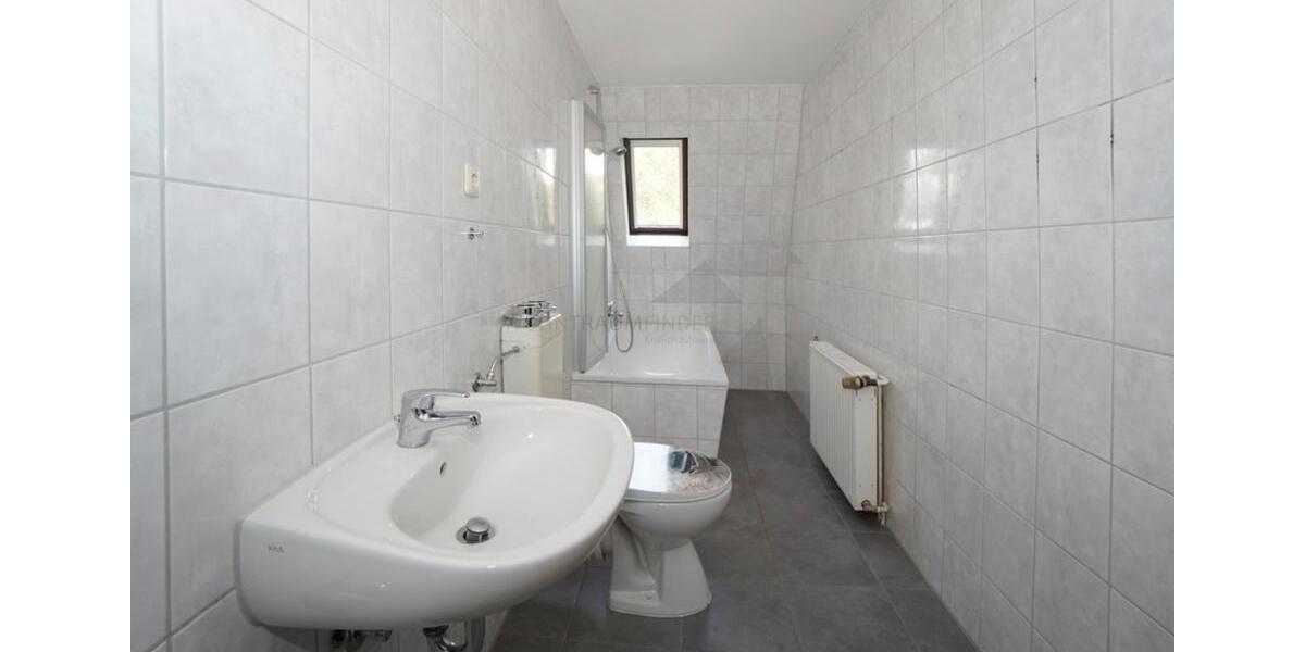 Dachgeschoßwohnung Zwickau - 3 Zimmer, 76 m&sup2;, 475&euro; | Angebot:24752116