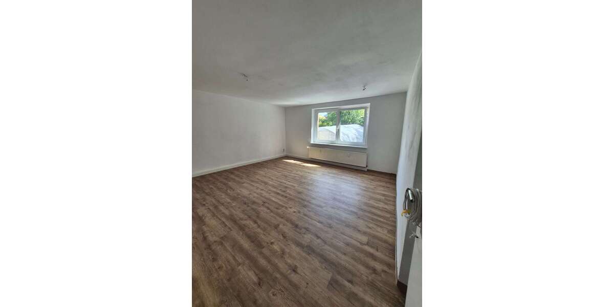 Etagenwohnung Hohndorf - 3 Zimmer, 64 m&sup2;, 300&euro; | Angebot:22558281