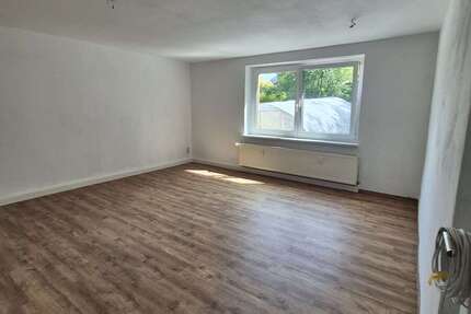 Wohnung Hohndorf - 3 Zimmer, 64 m&sup2;, 300&euro; | Angebot:22558281