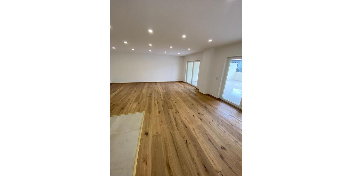 Etagenwohnung Limbach-Oberfrohna Oberfrohna - 3.5 Zimmer, 129 m&sup2;, 990&euro; | Angebot:25833887