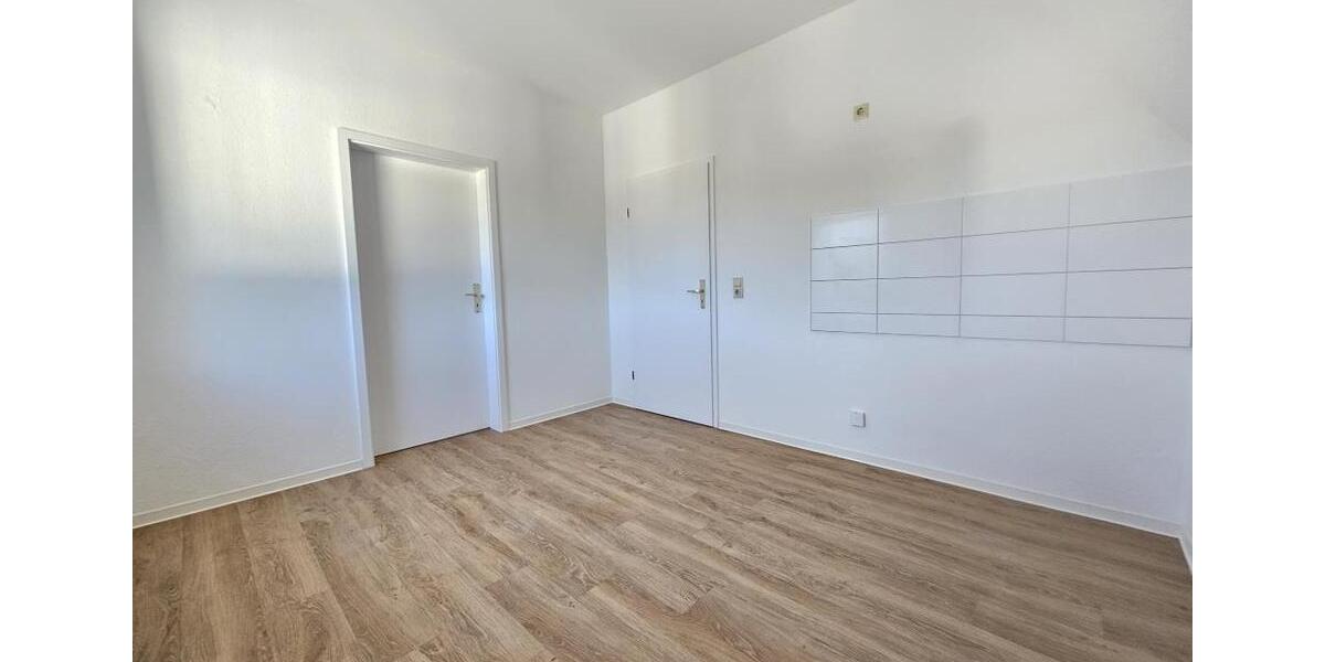 Dachgeschoßwohnung Aue-Bad Schlema Bad Schlema - 4 Zimmer, 70 m&sup2;, 420&euro; | Angebot:26478467
