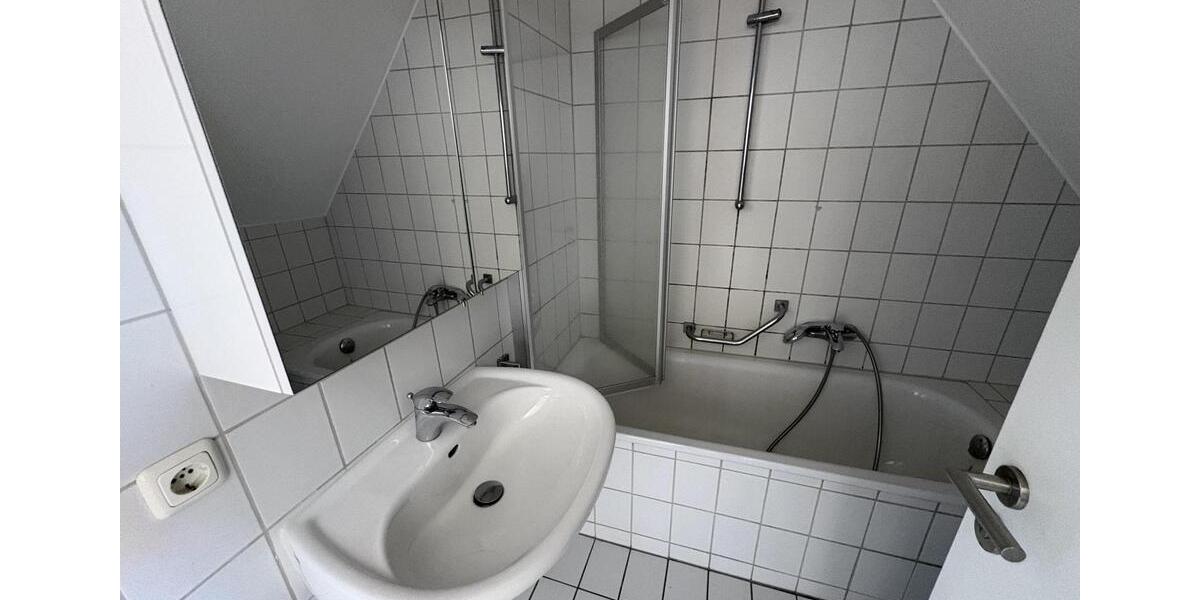 Dachgeschoßwohnung Zwickau Zwickau-Nord - 2 Zimmer, 68 m&sup2;, 420&euro; | Angebot:25255886