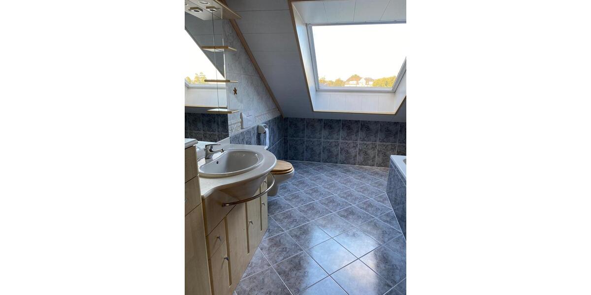 Dachgeschoßwohnung Reichenbach im Vogtland - 3 Zimmer, 68 m&sup2;, 430&euro; | Angebot:25330117