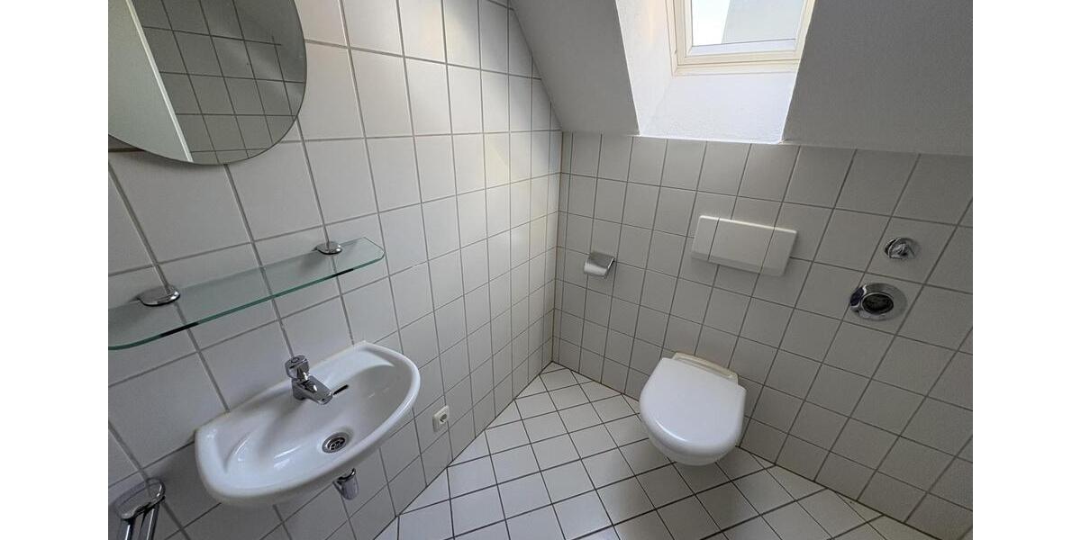 Dachgeschoßwohnung Zwickau - 2 Zimmer, 74 m&sup2;, 485&euro; | Angebot:25254334