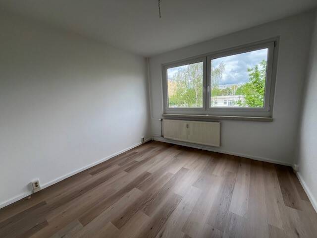 Etagenwohnung Zwickau Neuplanitz - 4 Zimmer, 70 m&sup2;, 400&euro; | Angebot:26673972