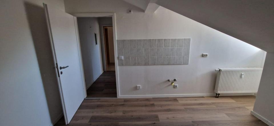 Etagenwohnung Glauchau - 4 Zimmer, 85 m&sup2;, 420&euro; | Angebot:26676975