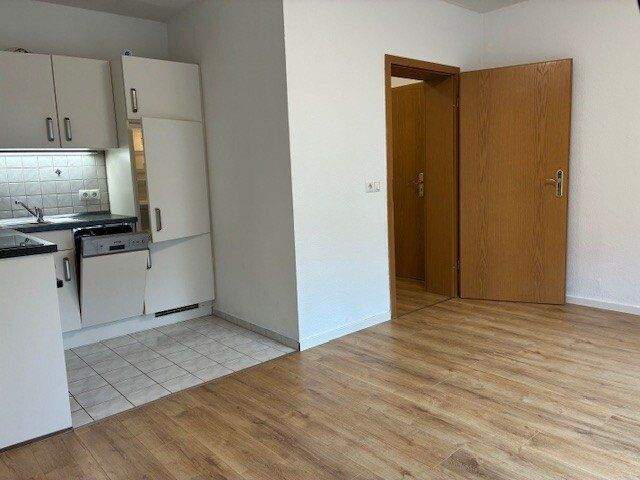 Etagenwohnung Zwickau Innenstadt - 2 Zimmer, 39 m&sup2;, 275&euro; | Angebot:25707544