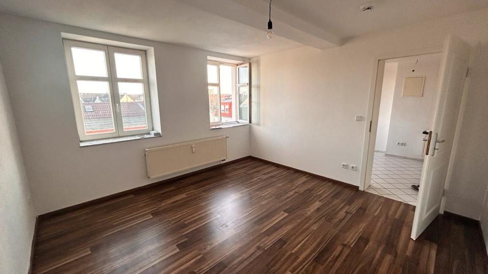 Dachgeschoßwohnung Zwickau - 2 Zimmer, 64 m&sup2;, 550&euro; | Angebot:25287190
