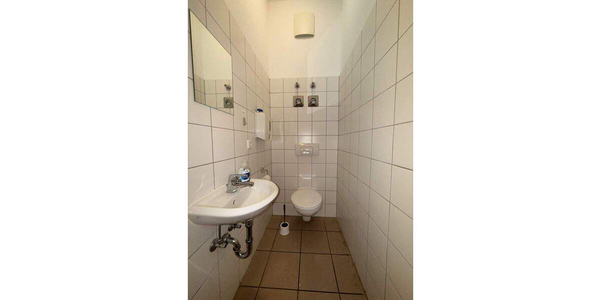 Gewerbeobjekt Zwickau Pölbitz - 2 Zimmer, 81 m&sup2;, 300&euro; | Angebot:25670159