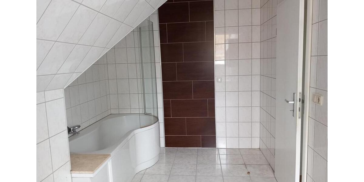 Dachgeschoßwohnung Neukirchen/Pleiße Pleiße - 3 Zimmer, 111 m&sup2;, 555&euro; | Angebot:23511302