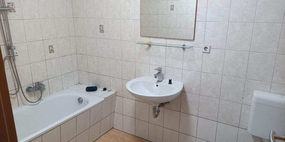 Reihenmittelhaus Meerane - 3 Zimmer, 82 m&sup2;, 399&euro; | Angebot:25745327