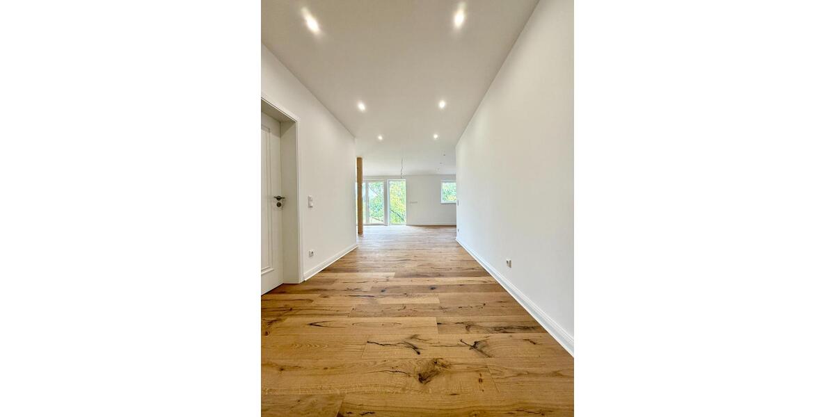 Dachgeschoßwohnung Limbach-Oberfrohna Oberfrohna - 4.5 Zimmer, 150 m&sup2;, 1.372&euro; | Angebot:25499849