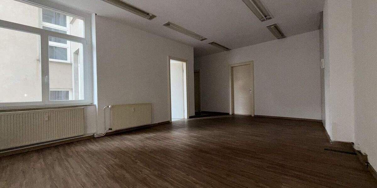 Etagenwohnung Zwickau Innenstadt - 5 Zimmer, 120 m&sup2;, 600&euro; | Angebot:25729285