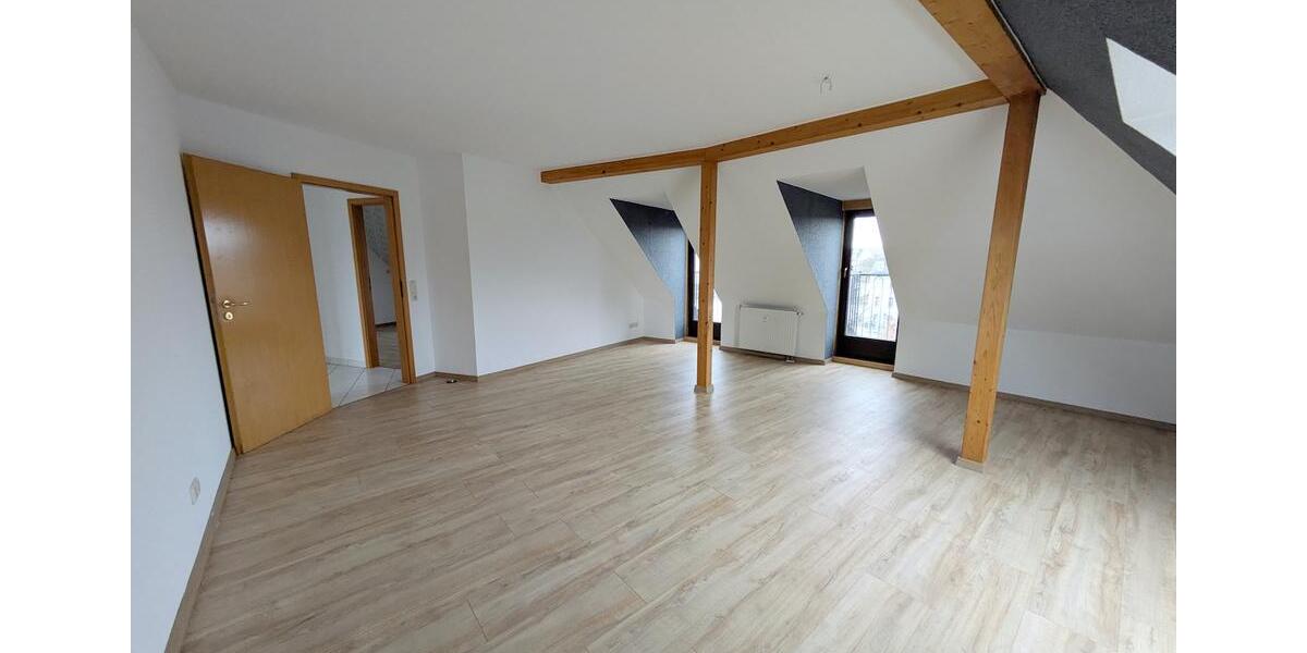 Dachgeschoßwohnung Zwickau - 4 Zimmer, 95 m&sup2;, 620&euro; | Angebot:25945678