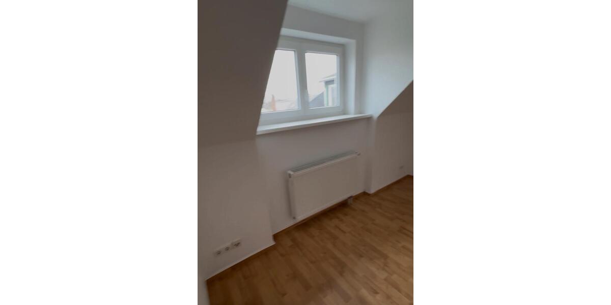 Dachgeschoßwohnung Limbach-Oberfrohna Oberfrohna - 2 Zimmer, 38 m&sup2;, 334&euro; | Angebot:25751816