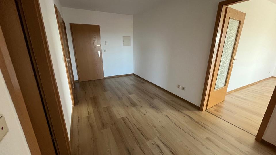 Etagenwohnung Zwickau Auerbach - 3 Zimmer, 80 m&sup2;, 570&euro; | Angebot:25963484