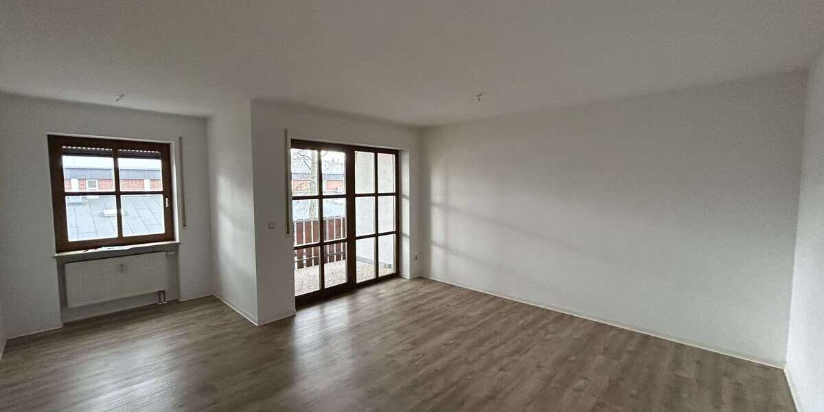 Etagenwohnung Rodewisch - 3 Zimmer, 73 m&sup2;, 420&euro; | Angebot:25258499