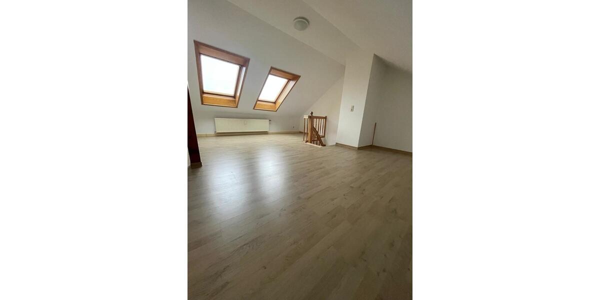 Maisonettenwohnung Meerane - 3 Zimmer, 66 m&sup2;, 370&euro; | Angebot:25082500