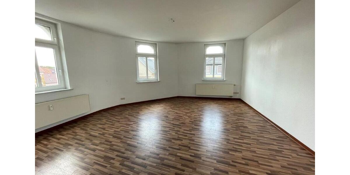 Dachgeschoßwohnung Glauchau - 3 Zimmer, 78 m&sup2;, 428&euro; | Angebot:24746842