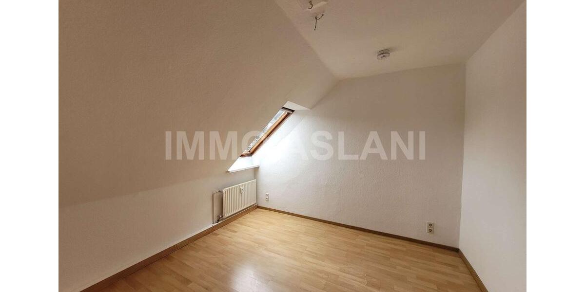 Dachgeschoßwohnung Limbach-Oberfrohna Oberfrohna - 3 Zimmer, 80 m&sup2;, 400&euro; | Angebot:21272256
