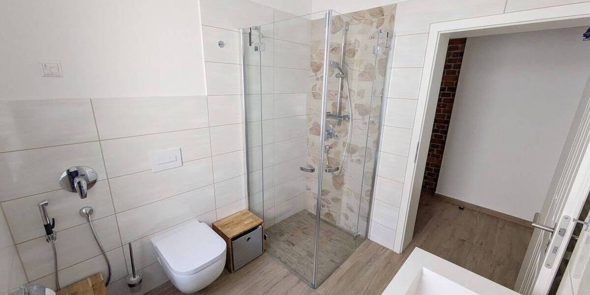 Etagenwohnung Zwickau Innenstadt - 2 Zimmer, 83 m&sup2;, 800&euro; | Angebot:25820188