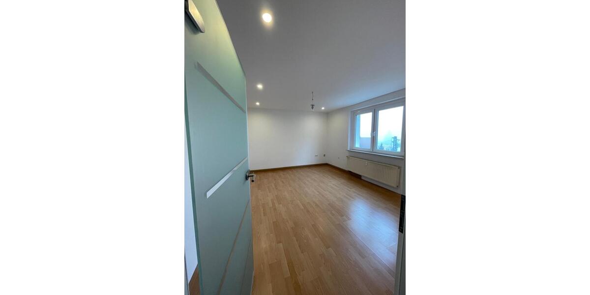 Etagenwohnung Crimmitschau - 3 Zimmer, 55 m&sup2;, 400&euro; | Angebot:25017250