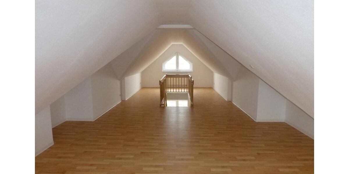 Dachgeschoßwohnung Ronneburg - 5 Zimmer, 138 m&sup2;, 700&euro; | Angebot:25178918