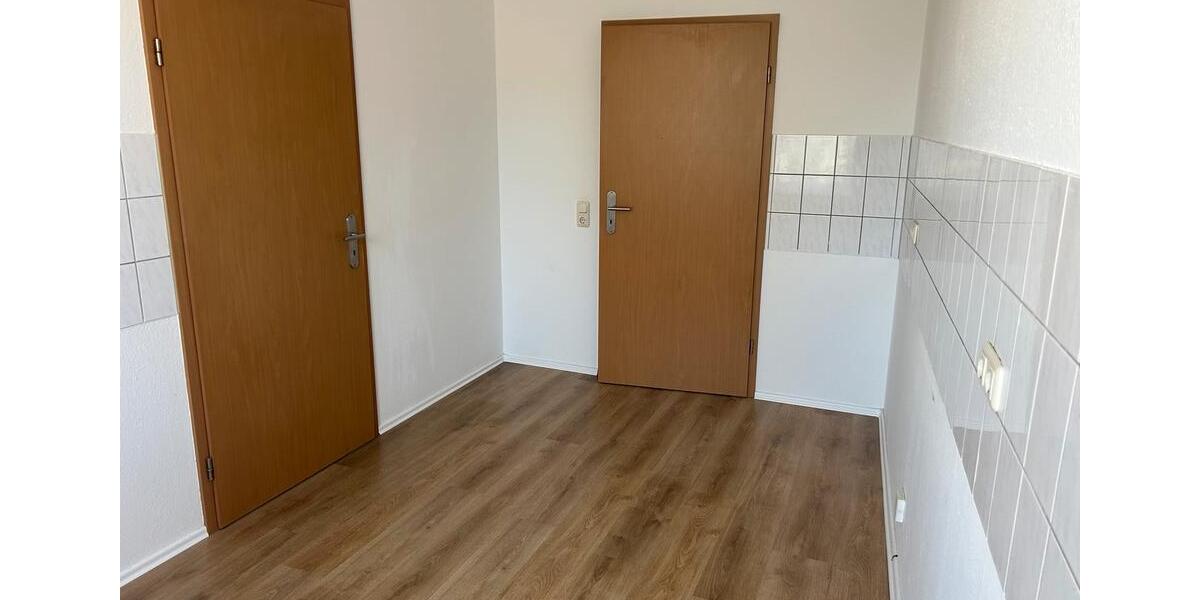 Etagenwohnung Crimmitschau - 4 Zimmer, 100 m&sup2;, 520&euro; | Angebot:25613113