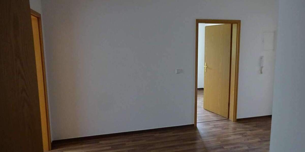 Etagenwohnung Zwickau Innenstadt - 3 Zimmer, 77 m&sup2;, 595&euro; | Angebot:25780742