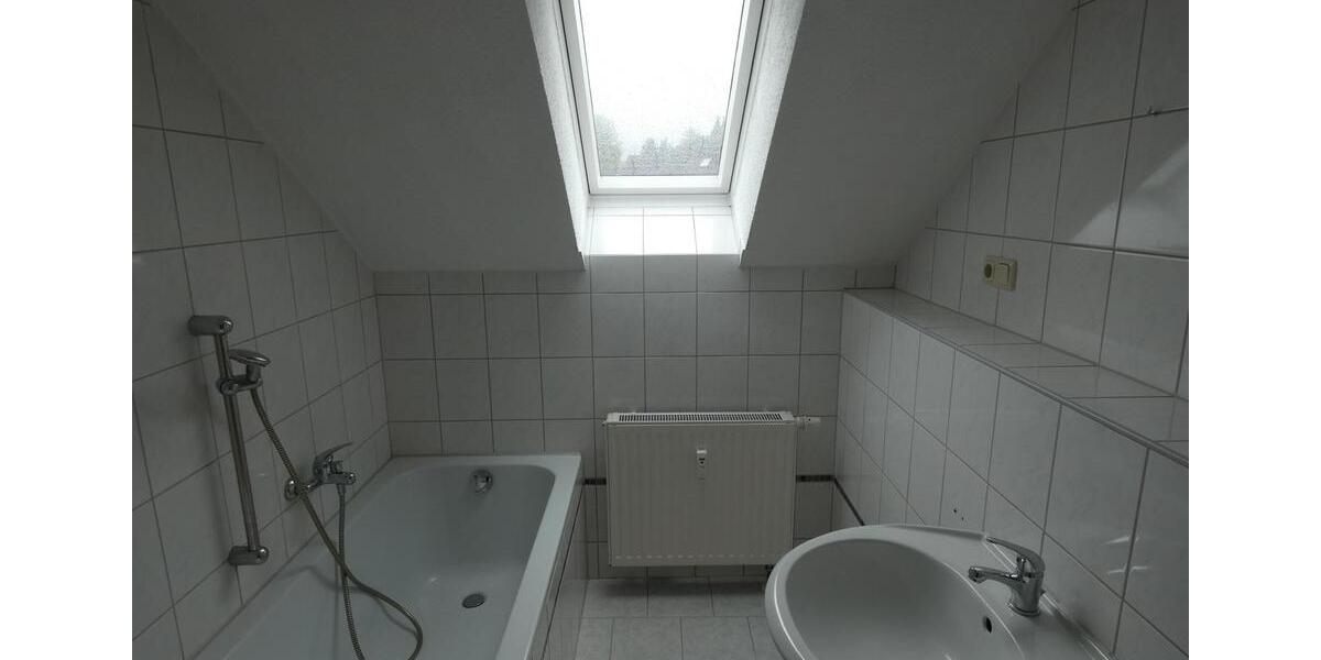 Dachgeschoßwohnung Zwickau Cainsdorf - 2 Zimmer, 43 m&sup2;, 250&euro; | Angebot:26644937