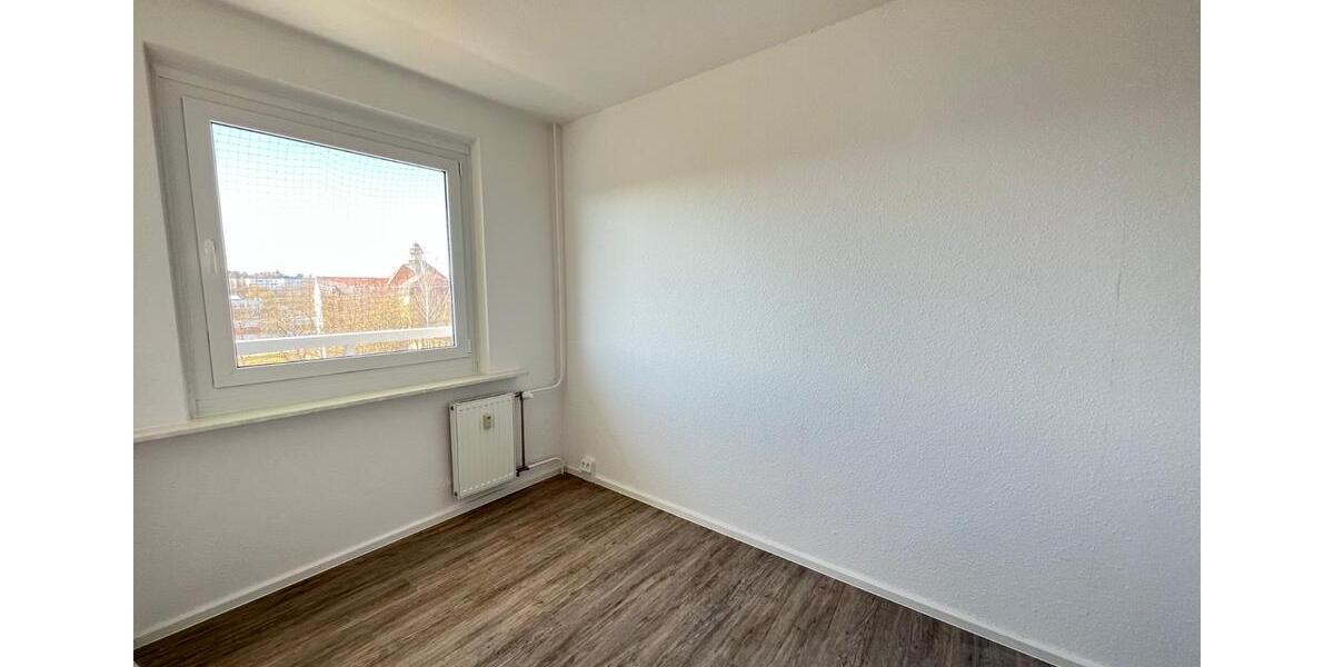 Etagenwohnung Zwickau Neuplanitz - 4 Zimmer, 71 m&sup2;, 385&euro; | Angebot:22043036