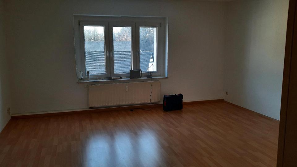 Dachgeschoßwohnung Meerane - 3 Zimmer, 80 m&sup2;, 400&euro; | Angebot:25810289