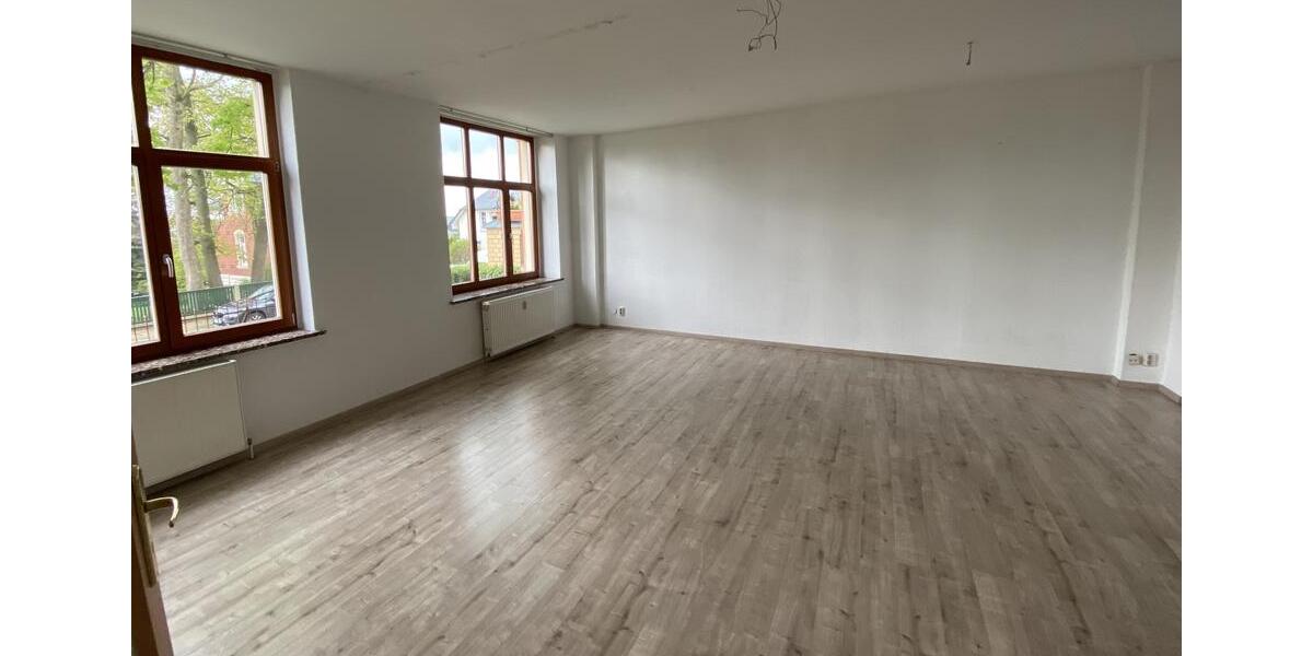 Etagenwohnung Reichenbach im Vogtland - 3 Zimmer, 83 m&sup2;, 480&euro; | Angebot:25351039