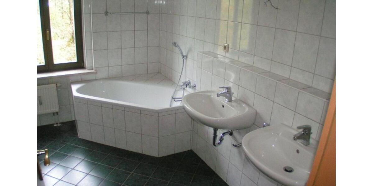 Etagenwohnung Werdau - 5 Zimmer, 125 m&sup2;, 650&euro; | Angebot:23408914