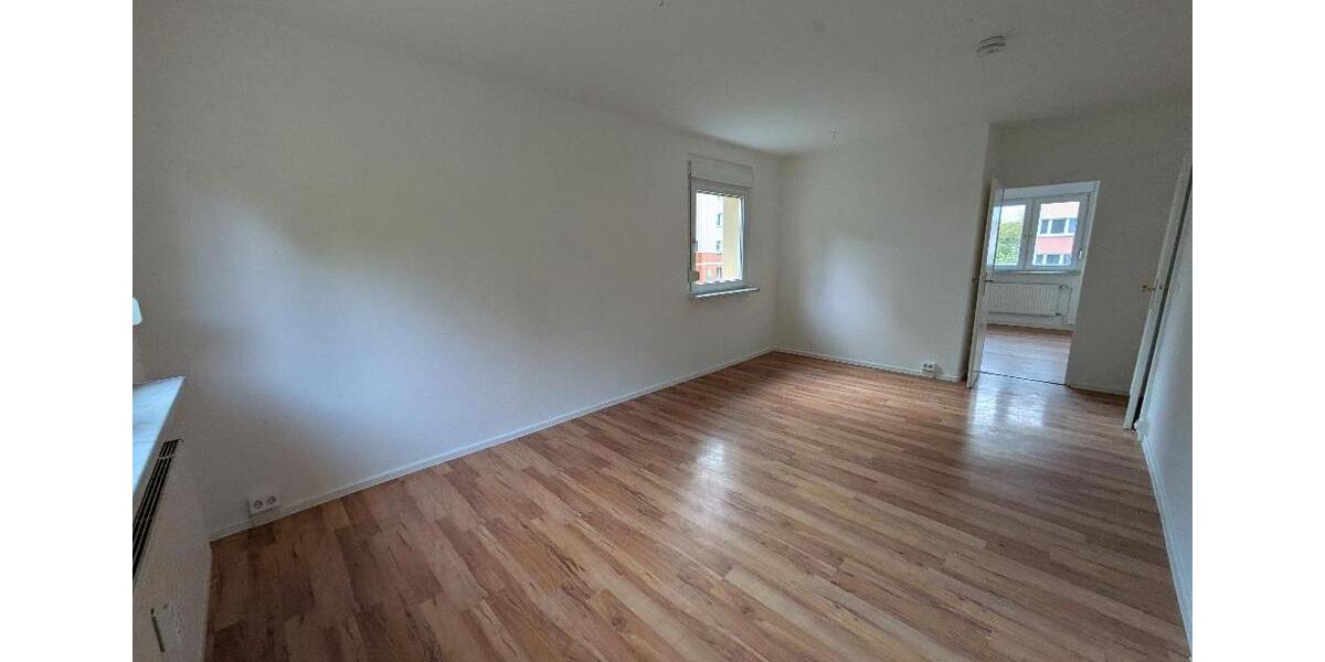 Erdgeschoßwohnung Limbach-Oberfrohna Oberfrohna - 3 Zimmer, 58 m&sup2;, 310&euro; | Angebot:25447497