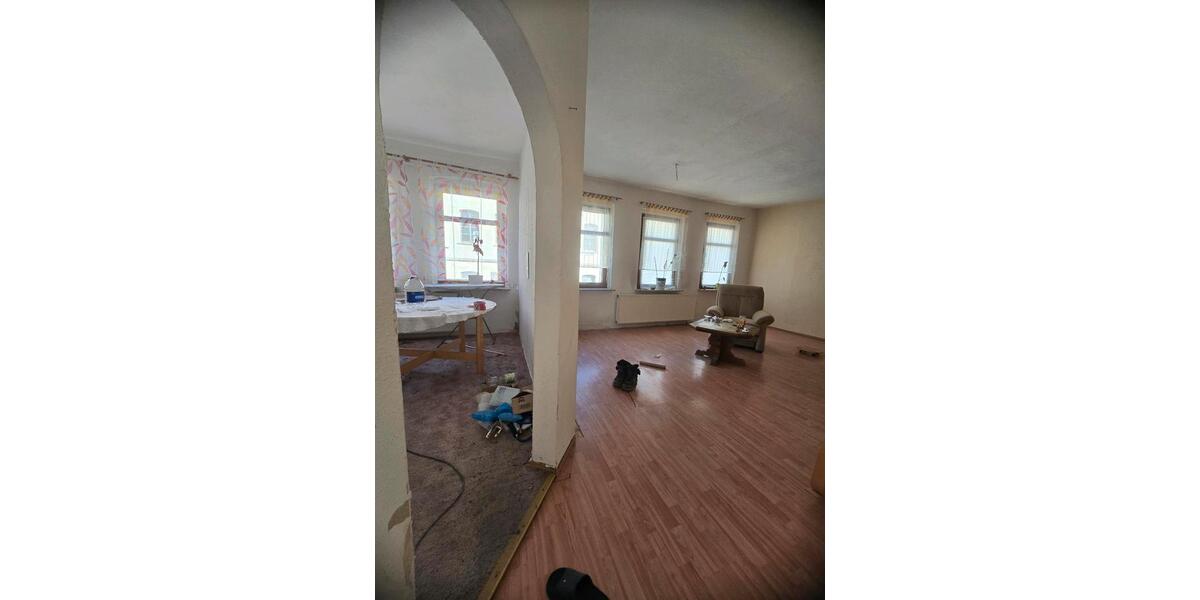 Etagenwohnung Meerane - 8 Zimmer, 180 m&sup2;, 50.000&euro; | Angebot:26757988