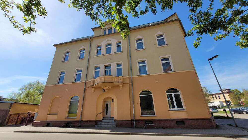 Einfamilienhaus Crimmitschau - 14 Zimmer, 360 m&sup2;, 199.000&euro; | Angebot:27096441