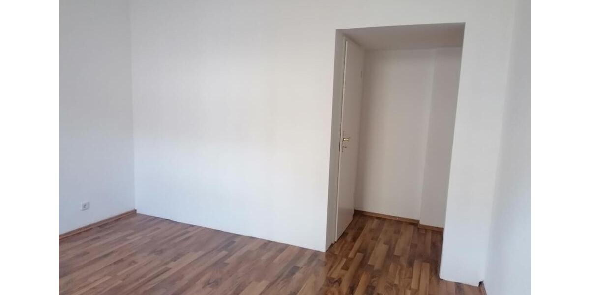 Erdgeschoßwohnung Zwickau - 2 Zimmer, 73 m&sup2;, 340&euro; | Angebot:25232387