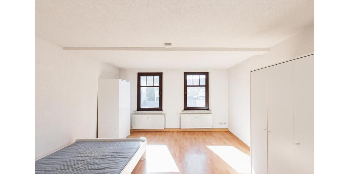 Etagenwohnung Lichtenstein (Sachsen) - 6 Zimmer, 1.000&euro; | Angebot:23428142