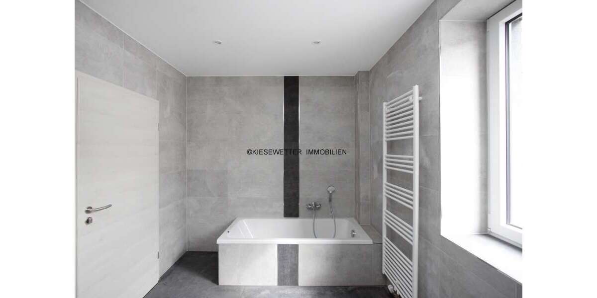 Etagenwohnung Zwickau Neuplanitz - 3 Zimmer, 97 m&sup2;, 920&euro; | Angebot:22624426