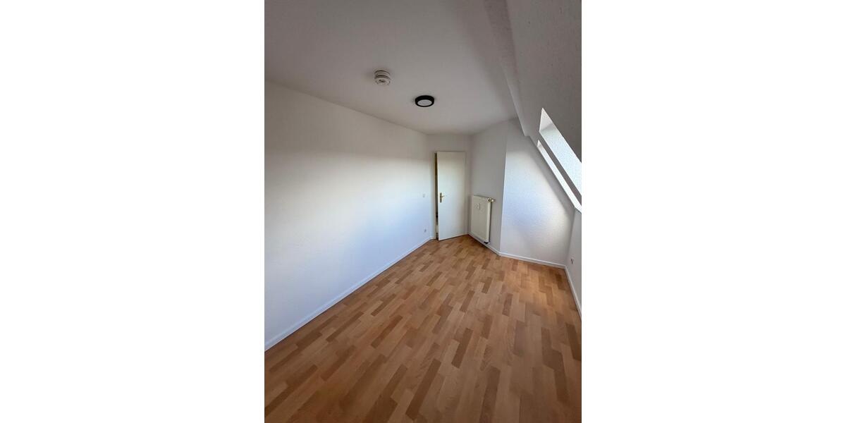 Dachgeschoßwohnung Zwickau Zwickau-West - 2 Zimmer, 35 m&sup2;, 230&euro; | Angebot:25219046