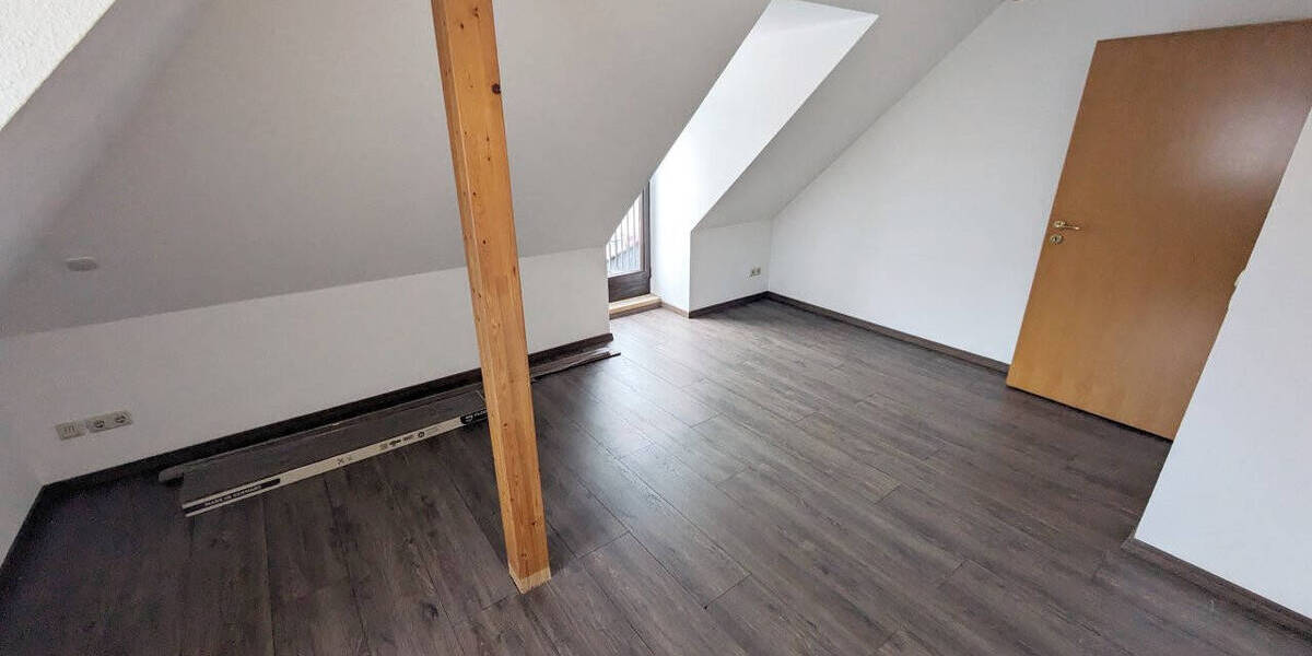 Etagenwohnung Zwickau Innenstadt - 3 Zimmer, 88 m&sup2;, 560&euro; | Angebot:26805946
