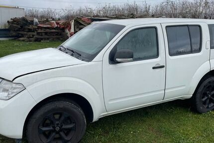 Nissan Pathfinder 165.000 km 5.990 &euro; Zwönitz 08297