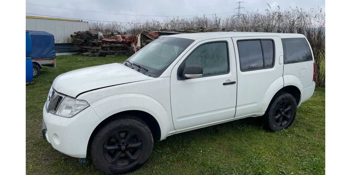 Nissan Pathfinder 165.000 km 5.990 &euro; Zwönitz 08297