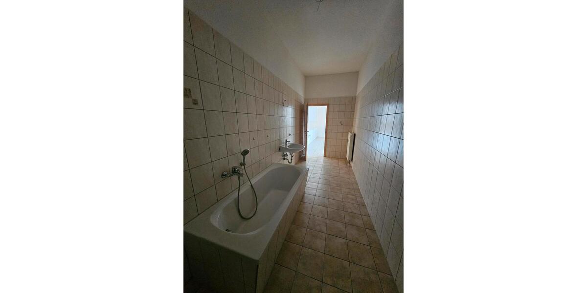 Erdgeschoßwohnung Crimmitschau - 4 Zimmer, 135 m&sup2;, 1.249&euro; | Angebot:24773905