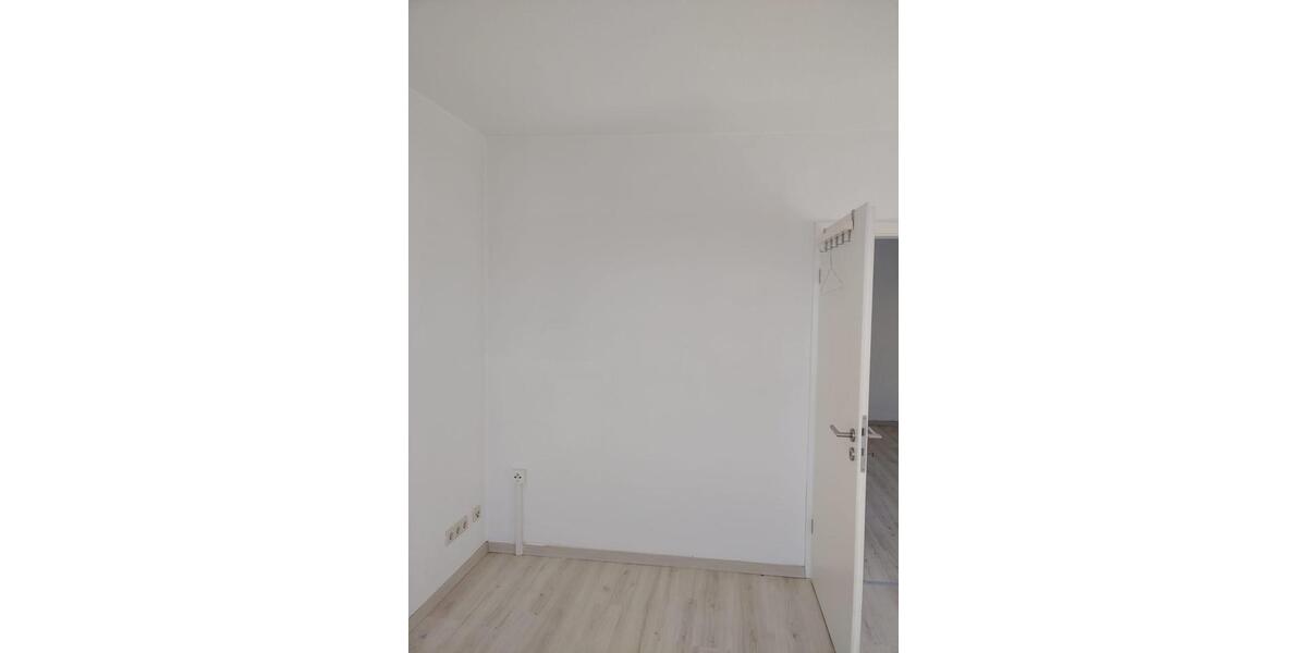 Etagenwohnung Glauchau - 1 Zimmer, 33 m&sup2;, 200&euro; | Angebot:24487631