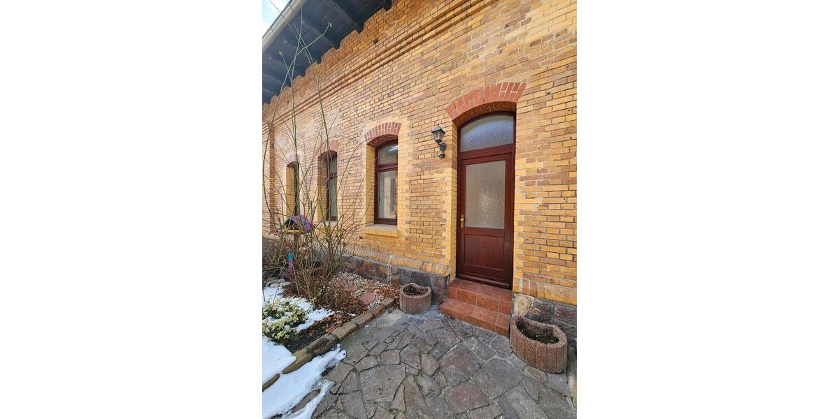 Erdgeschoßwohnung Crimmitschau - 4 Zimmer, 135 m&sup2;, 1.249&euro; | Angebot:24773905