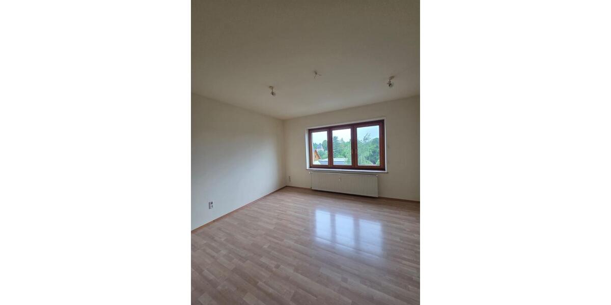 Etagenwohnung Meerane - 3 Zimmer, 80 m&sup2;, 440&euro; | Angebot:25902788